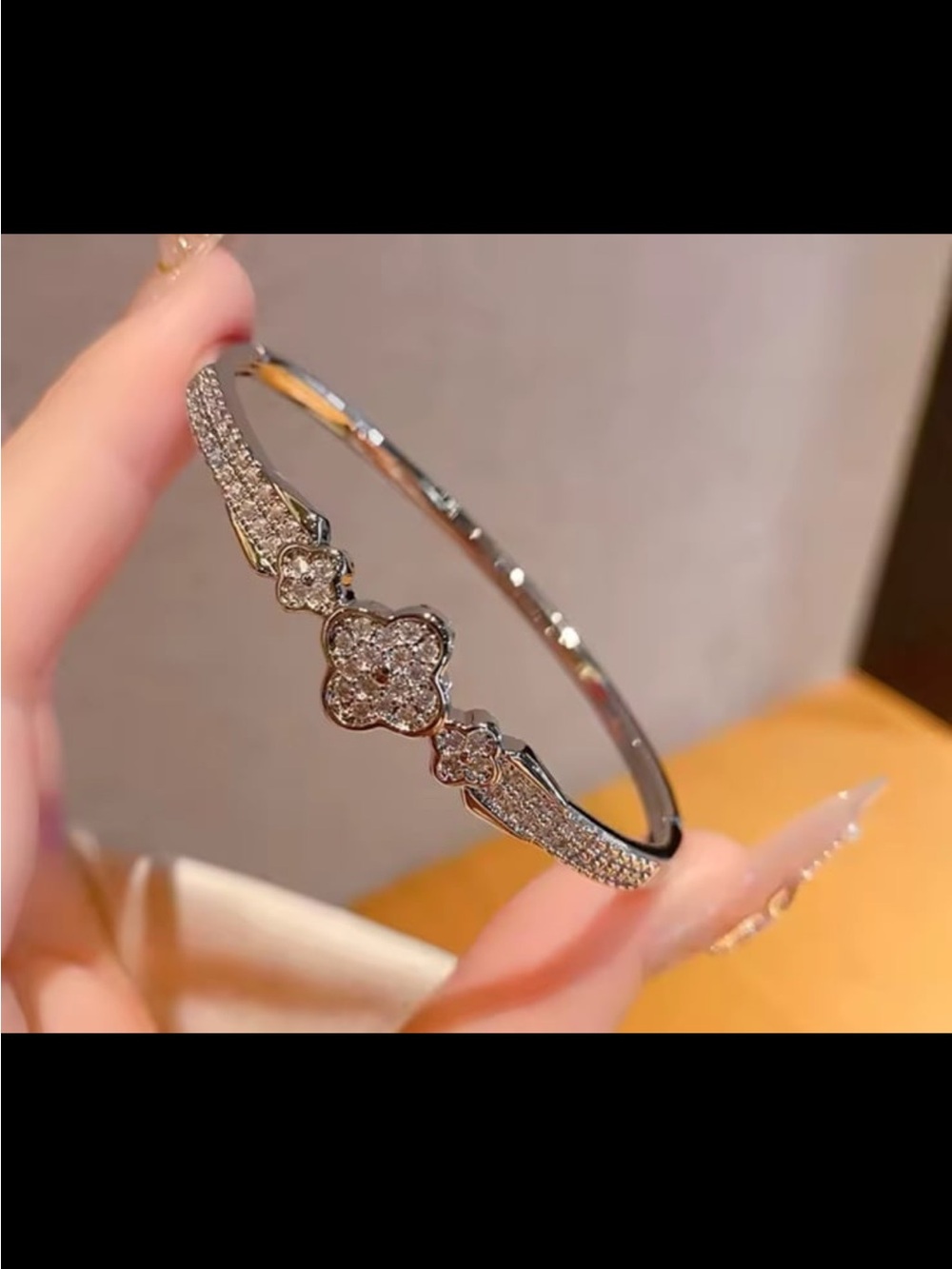 Four Leaf Clover Bangle rhodium Plated Trendy Elegant design
